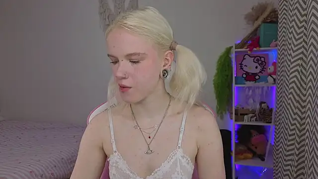 Mia WaterFall online show from April 15, 3:13 am