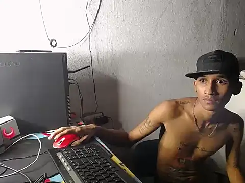 Snapshot of master_tattoo chatting on February 3, 1:37 am master tattoo online show from February 3, 1:37 am