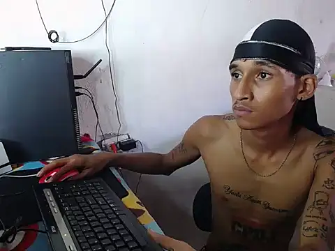 Snapshot of master_tattoo chatting on February 3, 8:58 pm master tattoo online show from February 3, 8:58 pm