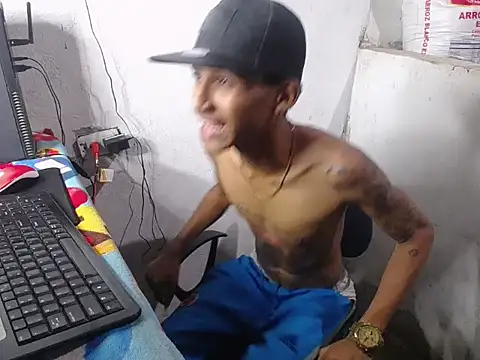 Snapshot of master_tattoo chatting on February 6, 1:32 am master tattoo online show from February 6, 1:32 am