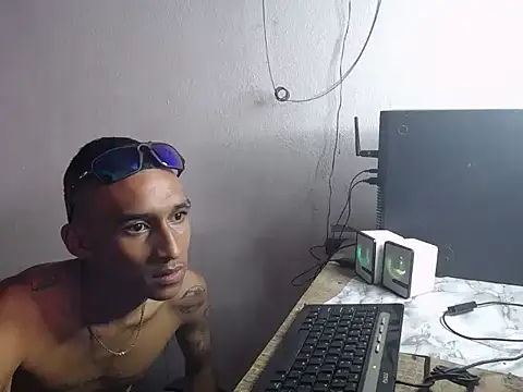 Snapshot of master_tattoo chatting on February 10, 9:08 pm master tattoo online show from February 10, 9:08 pm