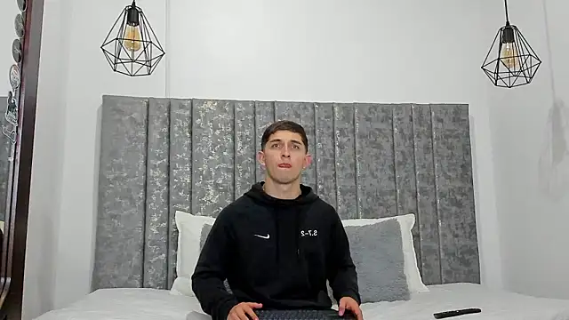 Snapshot of Calvin_Hunter chatting on February 11, 3:55 am Calvin Hunter online show from February 11, 3:55 am