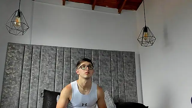 Snapshot of Calvin_Hunter chatting on February 20, 10:54 pm Calvin Hunter online show from February 20, 10:54 pm