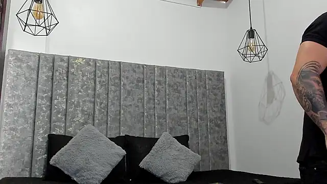 Snapshot of Calvin_Hunter chatting on February 22, 5:55 pm Calvin Hunter online show from February 22, 5:55 pm