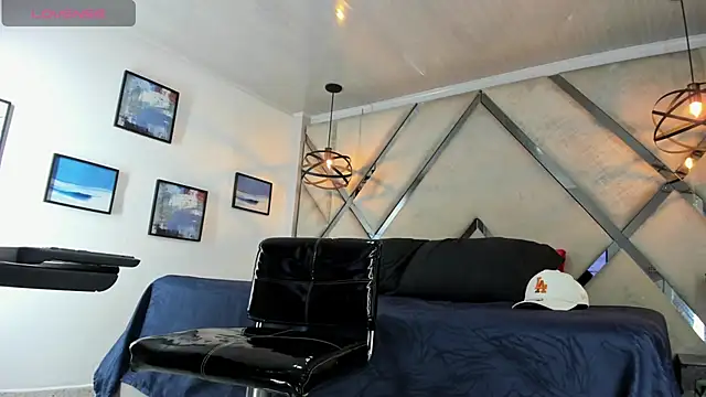 Snapshot of Dusan_Grey77 chatting on February 6, 3:44 am Dusan Grey77 online show from February 6, 3:44 am