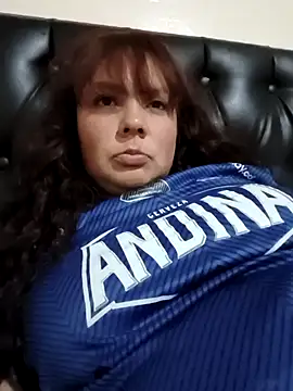 Snapshot of HannaRose- chatting on February 9, 1:42 am HannaRose- online show from February 9, 1:42 am