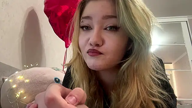 LisaCristmas online show from January 17, 2:00 pm