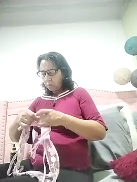 Snapshot of RosseLaure chatting on February 4, 2:28 am RosseLaure online show from February 4, 2:28 am