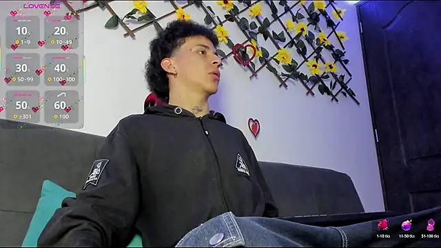 Snapshot of Maxxx_bigcockx chatting on February 9, 2:37 am Maxxx bigcockx online show from February 9, 2:37 am