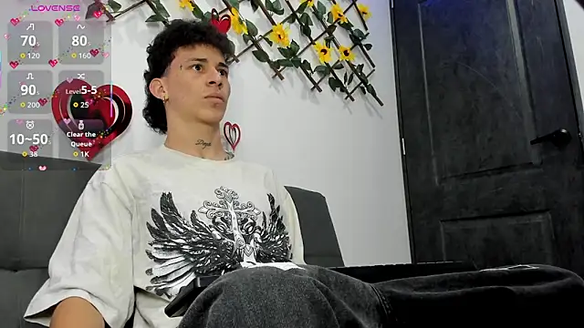 Snapshot of Maxxx_bigcockx chatting on February 14, 1:24 am Maxxx bigcockx online show from February 14, 1:24 am