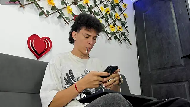 Snapshot of Maxxx_bigcockx chatting on February 18, 1:12 am Maxxx bigcockx online show from February 18, 1:12 am