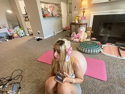 Pink mink21 online show from April 5, 8:17 pm