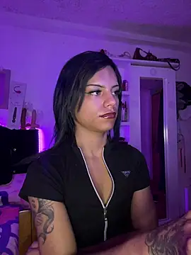 Snapshot of andyy_x chatting on June 27, 3:28 pm andyy x online show from June 27, 3:28 pm