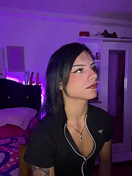 Snapshot of andyy_x chatting on July 2, 8:04 pm andyy x online show from July 2, 8:04 pm
