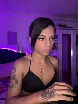 Snapshot of andyy_x chatting on July 5, 6:26 pm andyy x online show from July 5, 6:26 pm