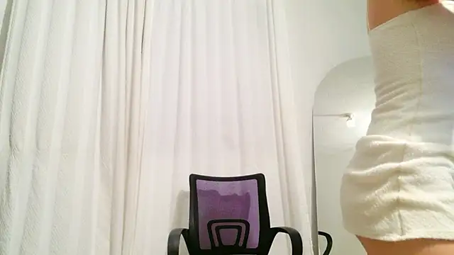 Isabelavennori online show from May 22, 1:13 am