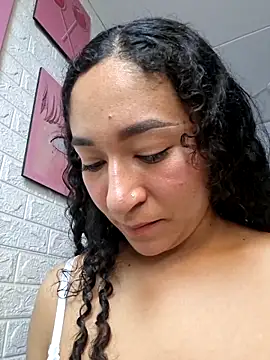 Snapshot of Dany_Moon_ chatting on February 24, 3:26 am Dany Moon online show from February 24, 3:26 am