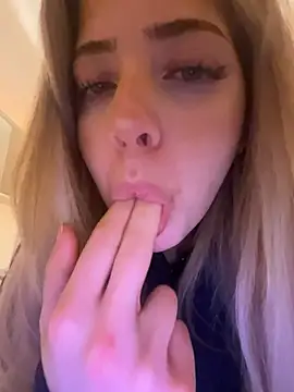 Snapshot of MelliMoon chatting on February 16, 11:23 pm MelliMoon online show from February 16, 11:23 pm