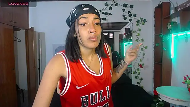 Snapshot of samantha_bj chatting on February 9, 2:43 pm samantha bj online show from February 9, 2:43 pm