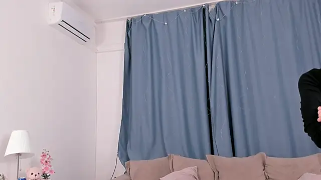 Snapshot of JackiYoss chatting on February 14, 12:24 pm JackiYoss online show from February 14, 12:24 pm