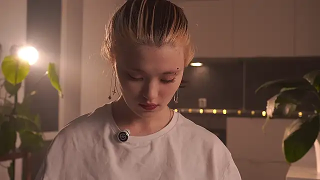 EleniRoeber online show from February 19, 4:25 pm