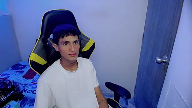 Akyra latinn online show from February 26, 9:47 pm