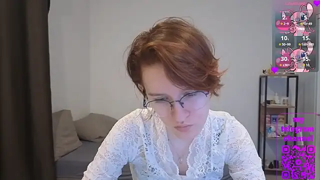 Snapshot of PetralPrime chatting on April 5, 5:32 pm PetralPrime online show from April 5, 5:32 pm