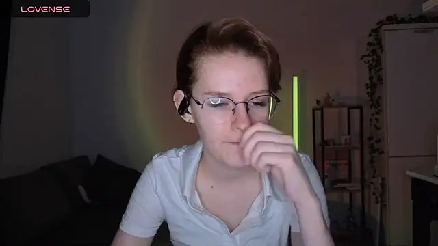 Snapshot of PetralPrime chatting on April 22, 6:09 pm PetralPrime online show from April 22, 6:09 pm