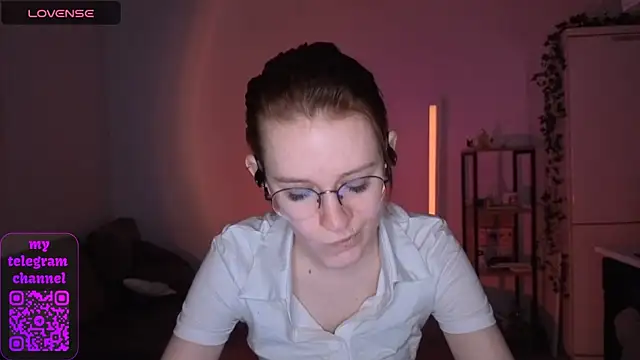 Snapshot of PetralPrime chatting on April 23, 6:10 pm PetralPrime online show from April 23, 6:10 pm