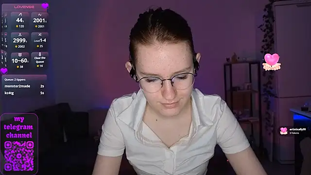 Snapshot of PetralPrime chatting on April 26, 5:10 pm PetralPrime online show from April 26, 5:10 pm