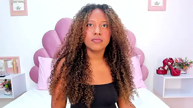 Snapshot of Ms_zozi_ chatting on February 2, 1:32 pm Ms zozi online show from February 2, 1:32 pm