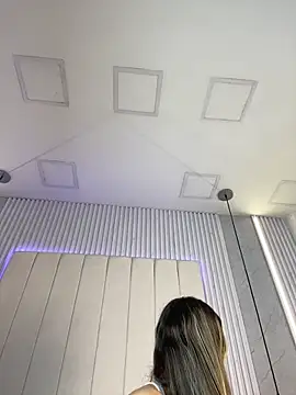 JuliaColemann online show from February 26, 12:04 pm