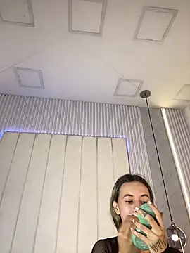 JuliaColemann online show from April 17, 12:08 pm