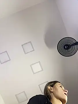 JuliaColemann online show from July 17, 11:50 am
