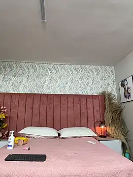 chiarabonds online show from March 22, 5:27 pm