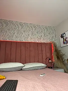 chiarabonds online show from April 1, 5:21 pm