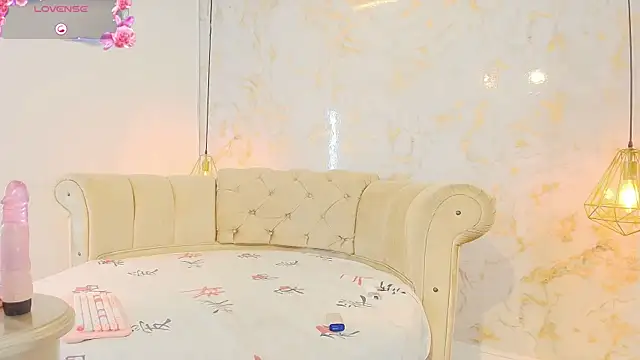 Snapshot of tifanibrown chatting on February 7, 1:37 pm tifanibrown online show from February 7, 1:37 pm