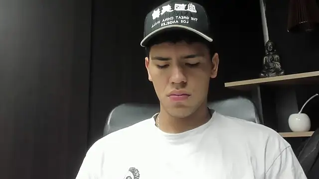 Snapshot of Tobias_Vega chatting on February 17, 12:18 am Tobias Vega online show from February 17, 12:18 am