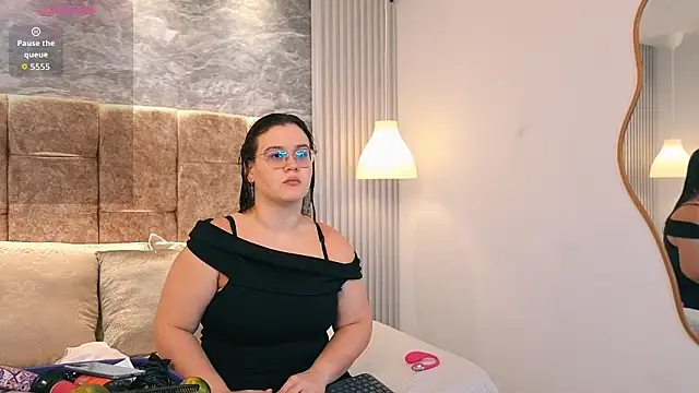 zoe hugeboobs online show from March 4, 12:00 pm