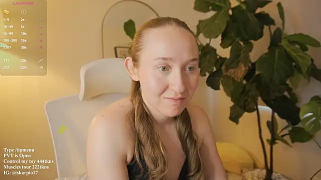 Snapshot of Scarlett_NoirMuse chatting on May 19, 10:27 pm Scarlett NoirMuse online show from May 19, 10:27 pm