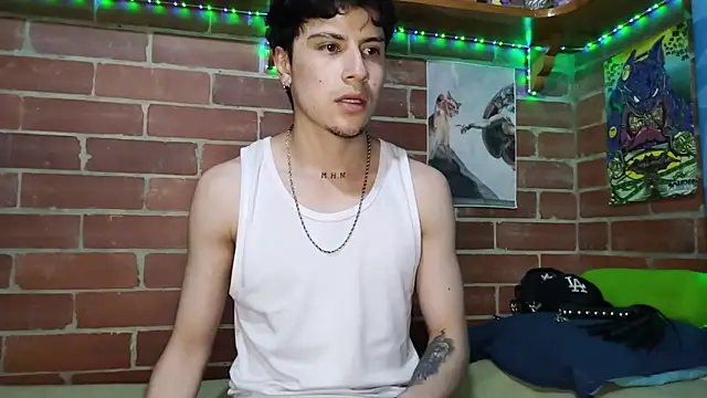 Snapshot of PaulDamico chatting on April 18, 11:49 pm PaulDamico online show from April 18, 11:49 pm