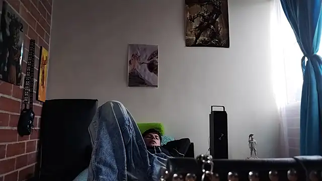 Snapshot of PaulDamico chatting on May 4, 8:27 pm PaulDamico online show from May 4, 8:27 pm