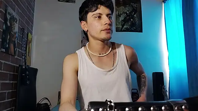 Snapshot of PaulDamico chatting on May 11, 6:27 pm PaulDamico online show from May 11, 6:27 pm