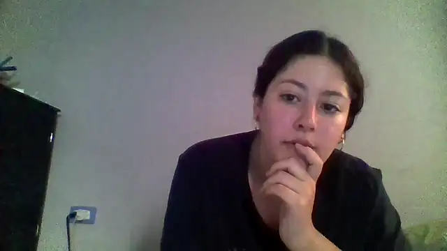 Snapshot of lizzy_luminair chatting on February 7, 8:34 pm lizzy luminair online show from February 7, 8:34 pm