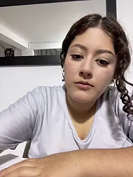 Snapshot of lizzy_luminair chatting on February 26, 12:53 am lizzy luminair online show from February 26, 12:53 am