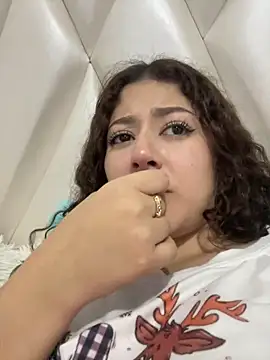 Snapshot of lizzy_luminair chatting on March 3, 3:23 am lizzy luminair online show from March 3, 3:23 am