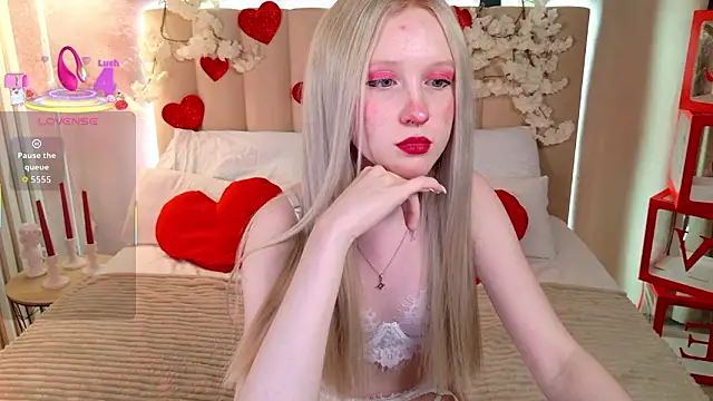 Snapshot of Sia_Hart chatting on February 15, 12:03 pm Sia Hart online show from February 15, 12:03 pm