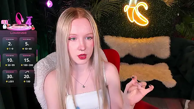 Sia Hart online show from March 5, 5:53 pm