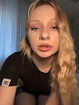 Snapshot of DayaFoxy chatting on March 2, 1:18 pm DayaFoxy online show from March 2, 1:18 pm