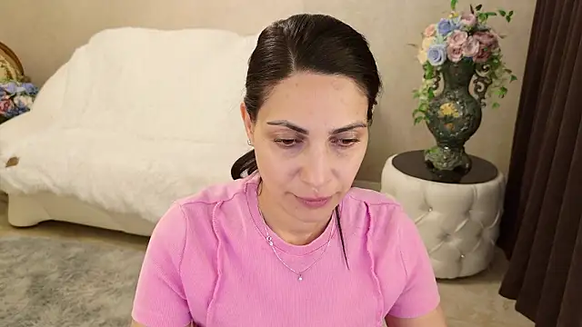 Snapshot of LovelyBeatrice chatting on February 8, 6:17 am LovelyBeatrice online show from February 8, 6:17 am